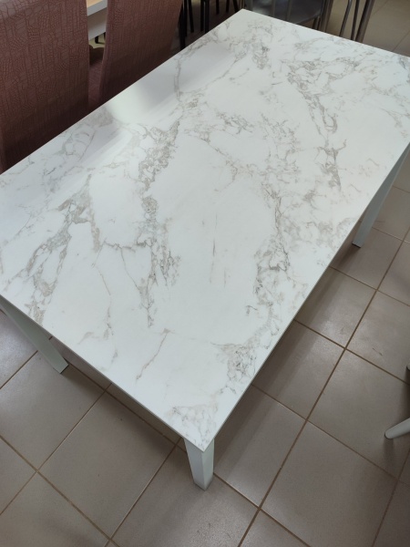 Стол "Эльдо"  пластик кв.ноги черный/ цвет в ассортименте Стол "Эльдо"  пластик кв.ноги черный/ цвет в ассортименте