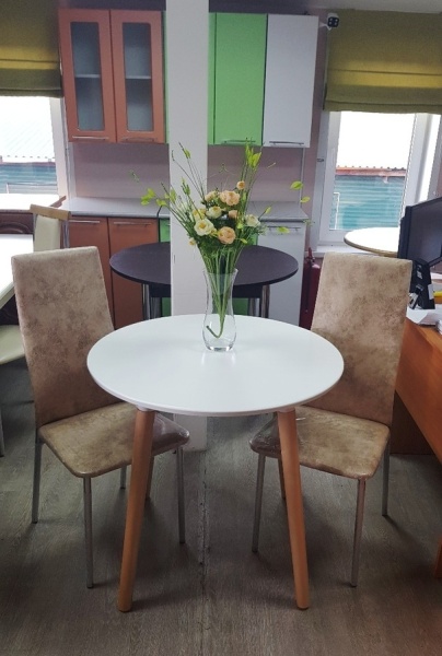 Стол "ЛОФТ" 800*800 круглый  ЛДСП  белый/ножки бук Стол "ЛОФТ" 800*800 круглый  ЛДСП  белый/ножки бук